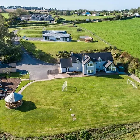 Four Winds,kinsale Town,exquisite Homes,sleeps 26 Holiday home *