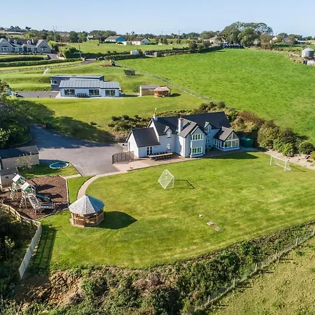 Дом отдыха Four Winds,kinsale Town,exquisite Homes,sleeps 26