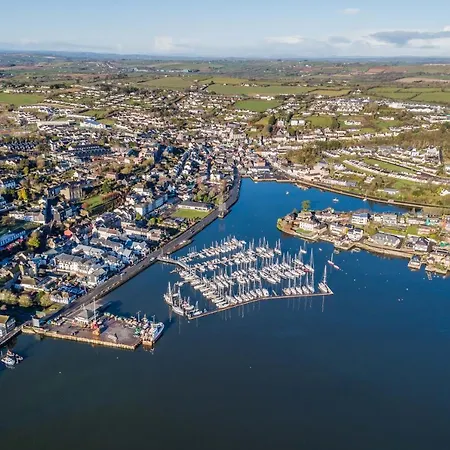 Four Winds,kinsale Town,exquisite Homes,sleeps 26 *