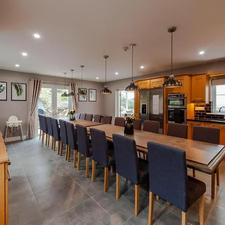 Four Winds,kinsale Town,exquisite Homes,sleeps 26 Feriehus